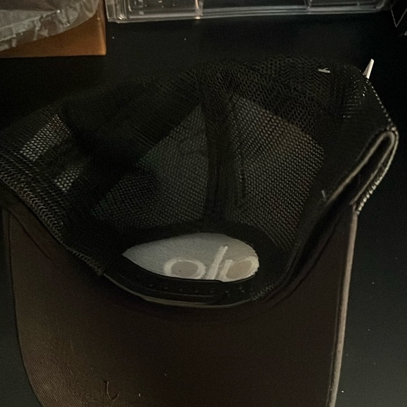 Alo Trucker Hat Black accessory mesh cap fitness workout Trendy mint condition - Picture 3 of 5